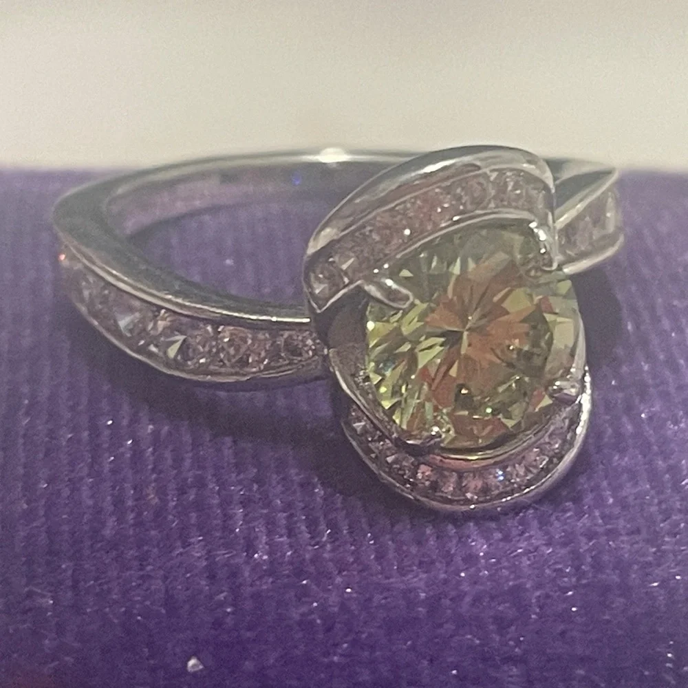 Ring Bomb Party RBP Lime Peridot Sz8 NWOT - Picture 2 of 3
